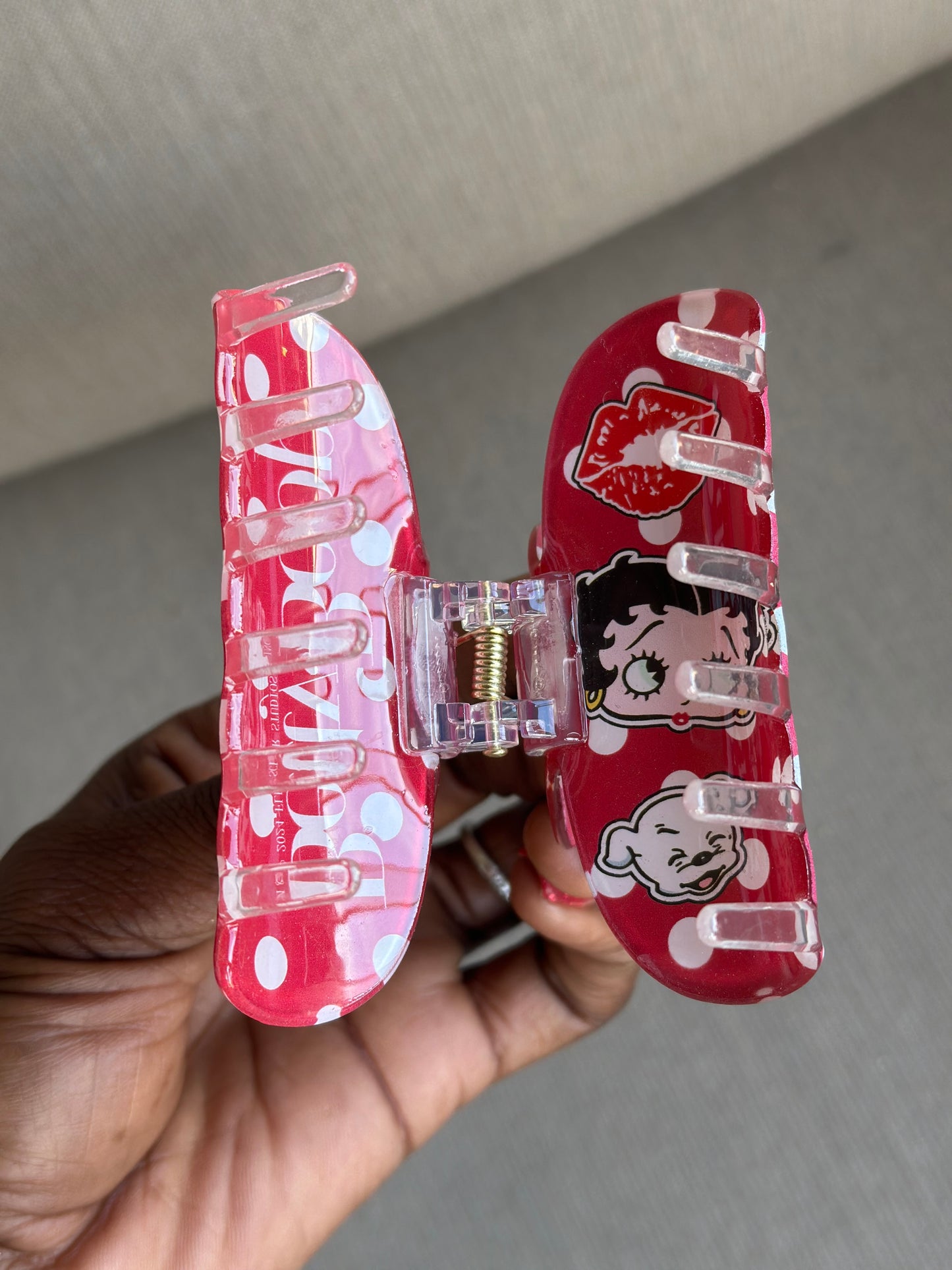 Red Hair Clip | JA.VA.NAH