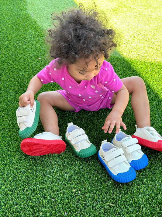 How to Choose Comfortable and Stylish Girls Shoes?