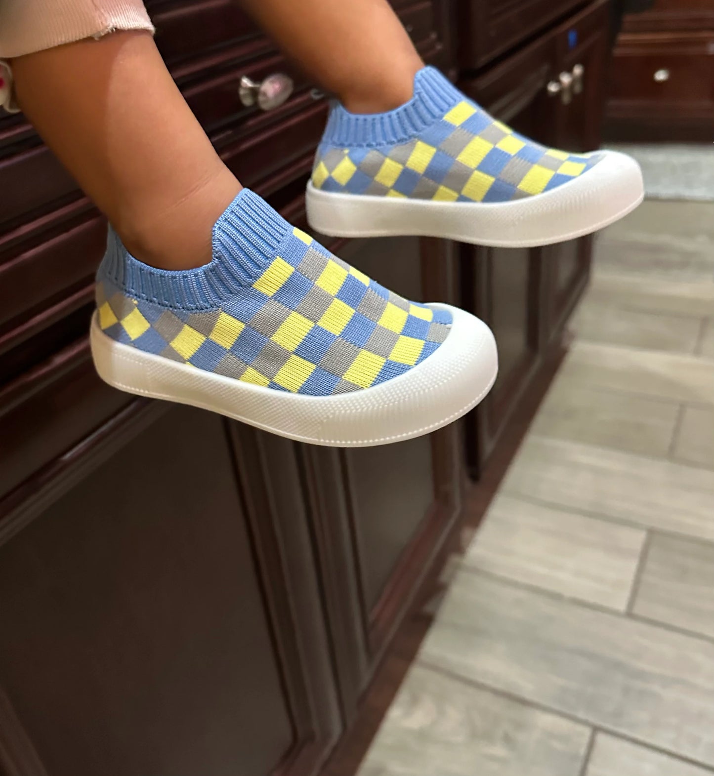 Non slip classic plaid sneakers