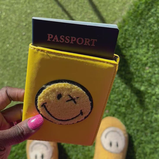 Smiley `Passport Holder | JA.VA.NAH